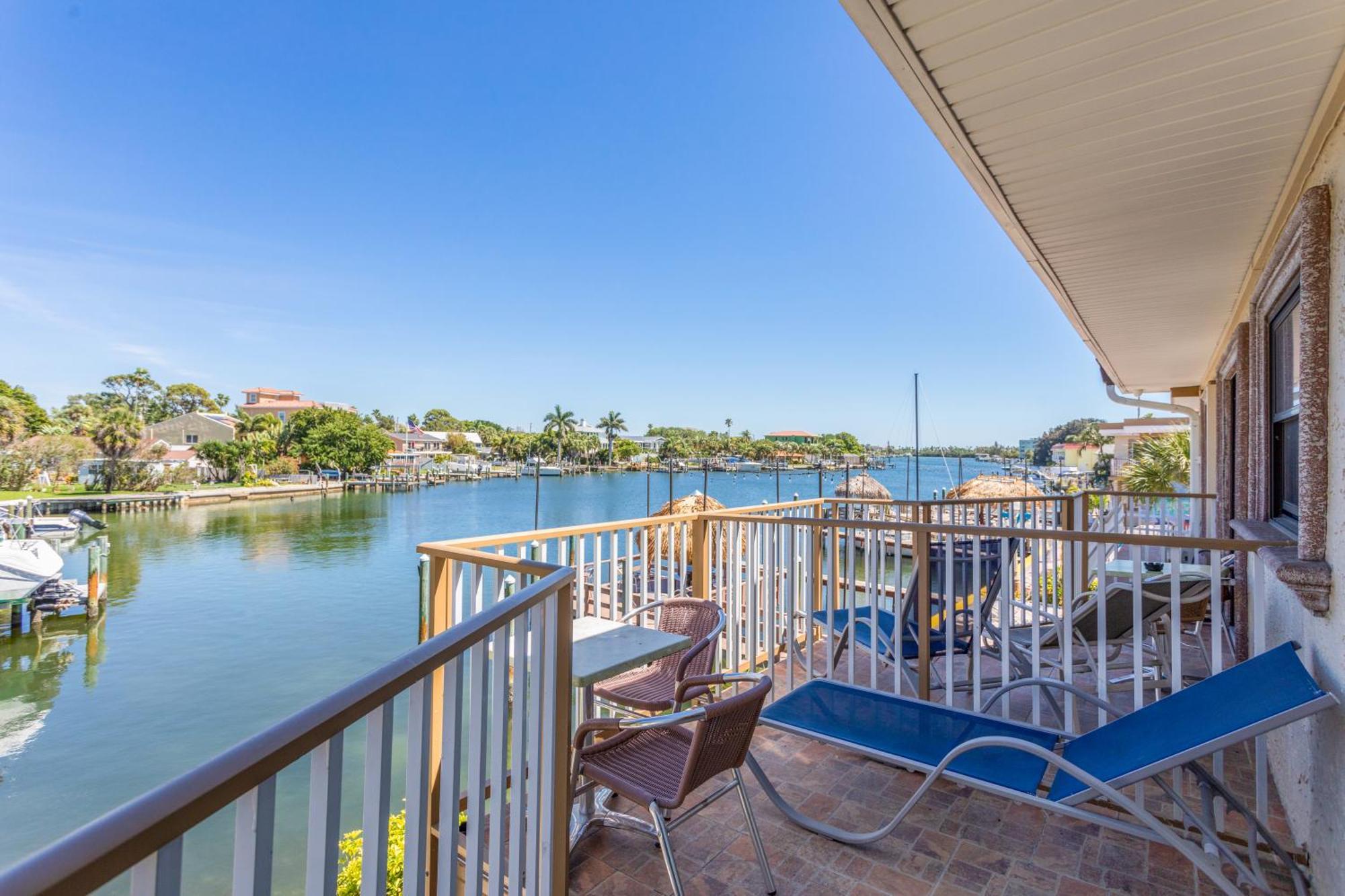 Bayview Plaza Waterfront Resort St. Pete Beach Habitación foto